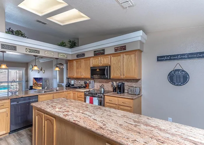 Villa Havasu Tropics - Pool, Spa, Game Room, Sleeps 14 *