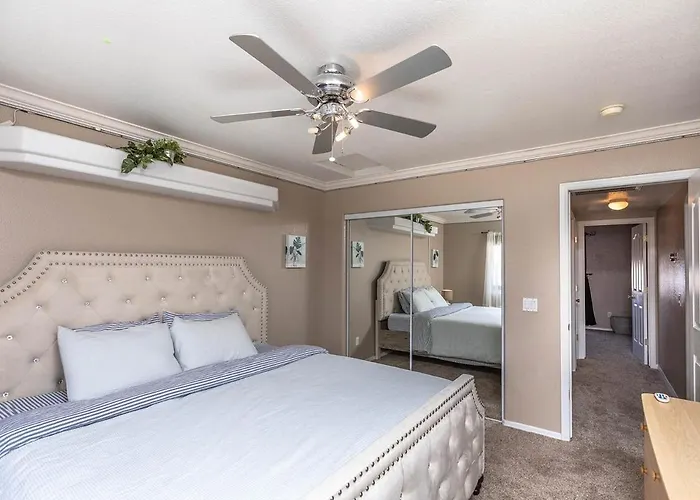 Havasu Tropics - Pool, Spa, Game Room, Sleeps 14 Villa *