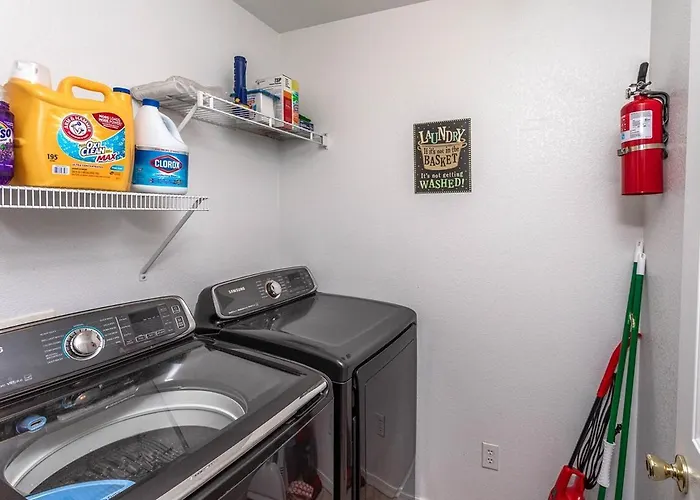 Villa Havasu Tropics - Pool, Spa, Game Room, Sleeps 14 Lake Havasu City