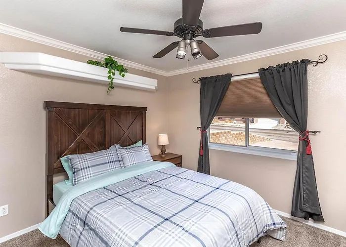 Havasu Tropics - Pool, Spa, Game Room, Sleeps 14 Villa *